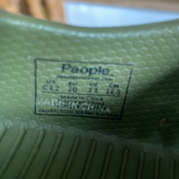 Waterproof shoes - Picture 2 of 4